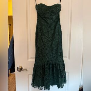 Lulus trumpet style Green Lace Dress. Size Small.